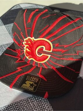 STARTER Calgary flames collision hat